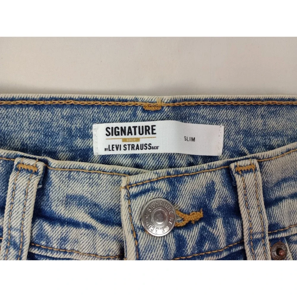 Signature Gold Levi Strauss Men's 29x30 Slim Cut Medium Wash Blue Jeans